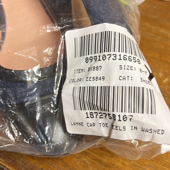 Used J. Crew Layne cap toe heels in washed denim - Picture 2 of 3